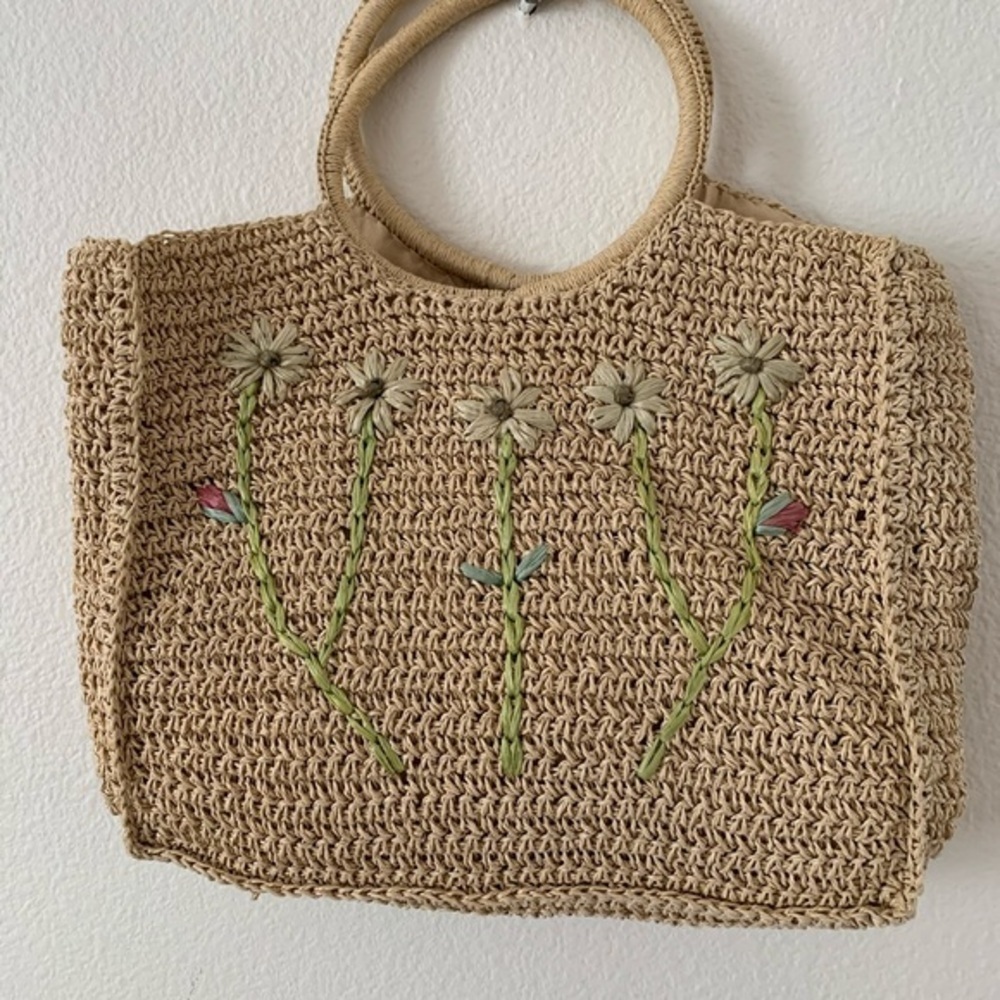 Jennifer Moore tan crochet bag with embroidered flowers #crochet #embroidered